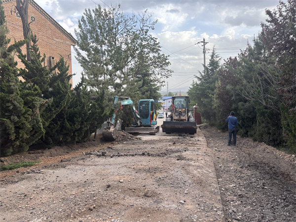 厂区道路硬化及环境改造工程全 面完成 厂区道路硬化及环境改造工程全 面完成